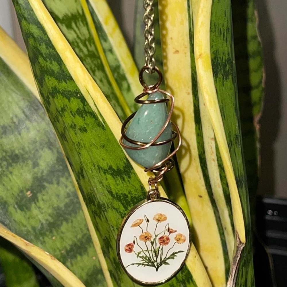 Adventurine crystal necklace